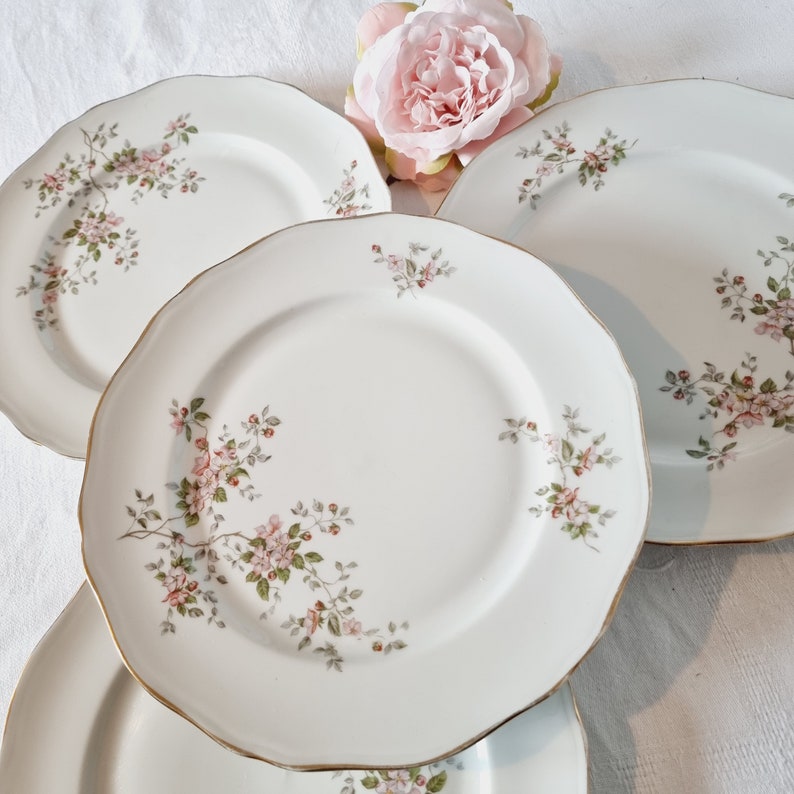 4 Assiettes Plates en Porcelaine à décor de Fleurs dans les tons roses image 2