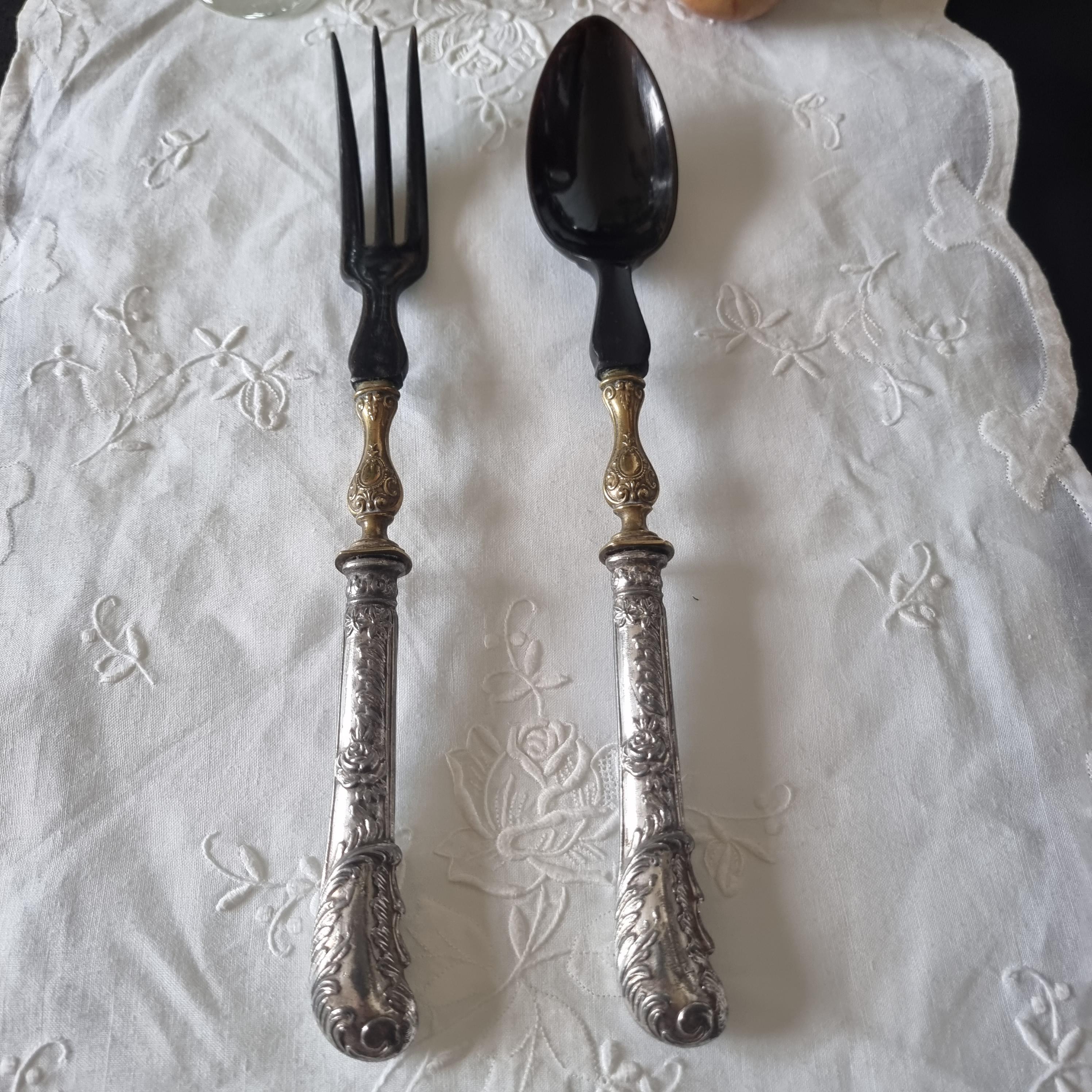 Deux couverts à salade argent-corne Napoléon III - Arts de la table
