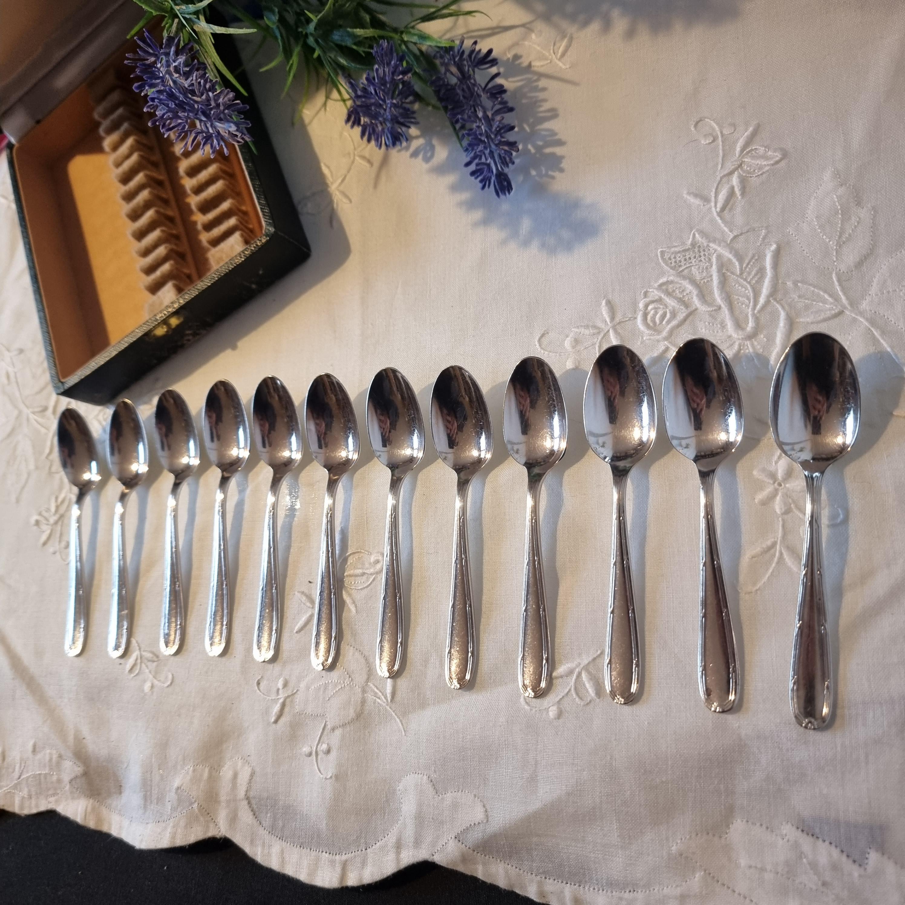 Cuillères à café Mocka en métal argenté bruni relief floral en coffret