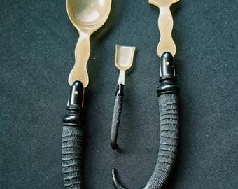 Pair of 19th Century Colonial Style Salad Bowls in Carved Bone