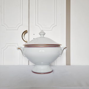 Exclusive Limoges Porcelain Tureen Jammet-Seignolles Tuileries Model, The tableware of Royalty