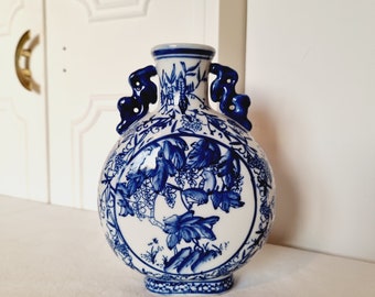 Chinese Pumpkin Vase in Blue and White Porcelain at the end of the 19th Century Hand Painted