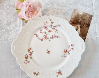 Assiette plate à anses en porcelaine française de Limoges à décor de petites Roses et fleurs en Relief