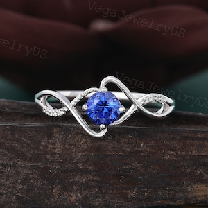 Anello di fidanzamento vintage con zaffiro blu, anello unico in oro bianco con moissanite, delicato anello nuziale con diamanti, anello di promessa intrecciato, anello di anniversario
