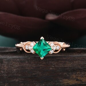 Princess Cut Lab Emerald Engagement Ring Vintage Rose Gold Moissanite Wedding Ring Dainty Diamond Ring Anniversary Promise Ring for Women