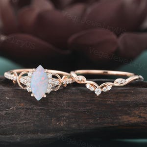 Marquise Schnitt Natürlicher Opal Verlobungsring Set Vintage Rose Gold Verlobungsring Set Zierliche Moissanite Braut Jahrestag Ring Set Frauen Geschenk