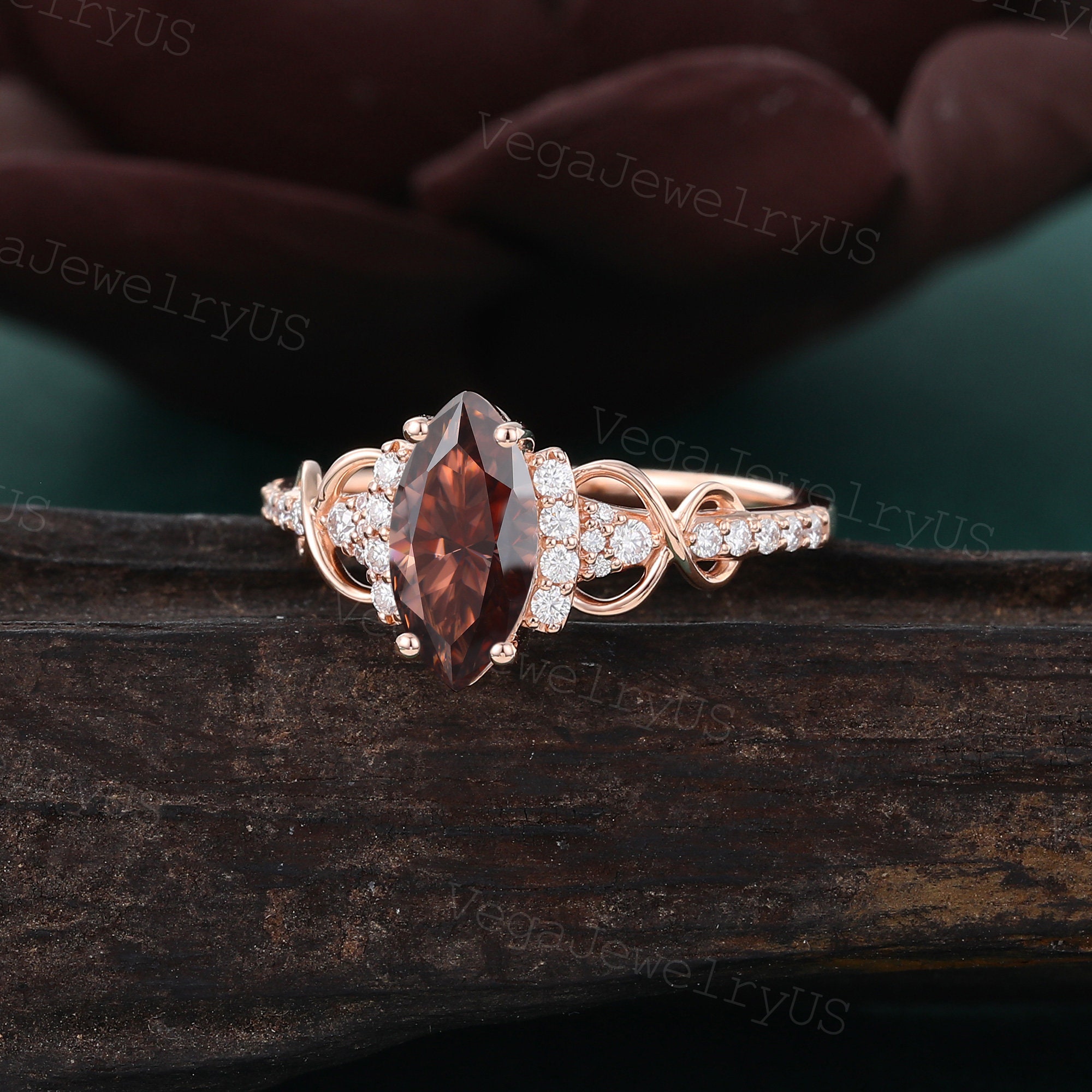 マーキス シャンパン モアッサナイト エンゲージリング ヴィンテージ