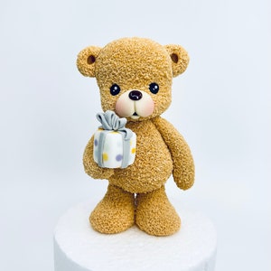 READY TO SEND Teddybär mit Geschenk Fondant Saracino Zuckerpaste Figur Cake Topper