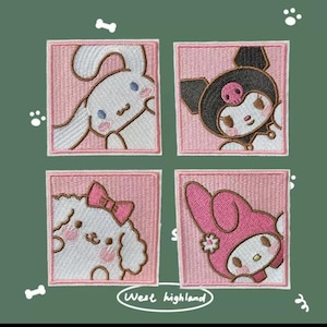 Puede incluir: Cuatro parches bordados con personajes de dibujos animados sobre un fondo rosa. Los personajes incluyen un conejito blanco, un personaje negro con una calavera rosa, un perro blanco con un lazo rosa y un personaje rosa con una flor. El texto "West highland" está en la parte inferior.