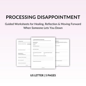 Può includere: Un set di fogli di lavoro guidati intitolati PROCESSING DISAPPOINTMENT: Guided Worksheets for Healing, Reflection & Moving Forward When Someone Lets You Down. Il documento presenta tre pagine bianche con testo nero e righe per scrivere. US LETTER | 5 PAGES.
