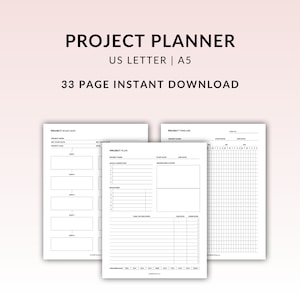 Op de afbeelding: Drie zwart-witte afdrukbare projectplannerpagina's. De eerste pagina is een project roadmap met stappen en beschrijvingen. De tweede pagina is een projectplan met secties voor doelen en doelstellingen, mijlpalen en taken. De derde pagina is een projecttijdlijn met secties voor startdatum, einddatum en taken.