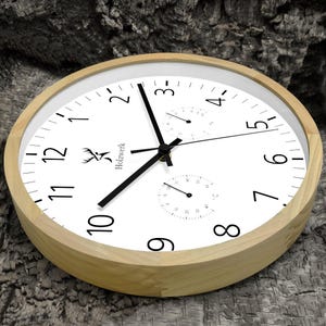 Holzwerk MEERSBURG Holz Quarz-Wanduhr mit Ziffern, Hygrometer & Thermometer Wanduhr, 30 cm Holz Designer Wand Uhr sehr lautlos, beige, weiß, links liegend