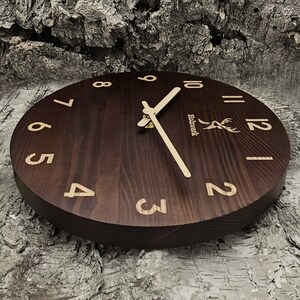 Holzwerk WINTERBERG moderne Holz Wanduhr, lautlos, geräuschlos, leise, Massive Wand Holzuhr ohne Tick Geräusche, dunkel braun, beige, rechts liegend