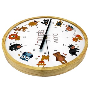 Holzwerk ANIMALS WORLD Kinder Holz Wanduhr mit Tieren, lautlos, geräuschlos, leise, ohne Tick Geräusche, Kinderzimmer Holzuhr, beige, weiß, links liegend