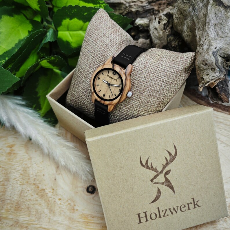 Holzwerk CLARA BLACK kleine Damen Holz Uhr mit Leder Armband, moderne Damenuhr, modische Holzuhr in schwarz, beige, Uhrenbox