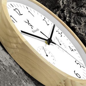 Holzwerk MEERSBURG Holz Quarz-Wanduhr mit Ziffern, Hygrometer & Thermometer Wanduhr, 30 cm Holz Designer Wand Uhr sehr lautlos, beige, weiß, Rahmen