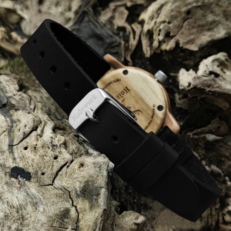 Holzwerk CLARA BLACK kleine Damen Holz Uhr mit Leder Armband, moderne Damenuhr, modische Holzuhr in schwarz, beige, Dornschließe