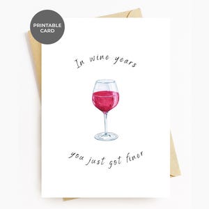 Tarjeta de cumpleaños IMPRIMIBLE, divertidas tarjetas de cumpleaños para amantes del vino, amigos, novias, novios, esposas, esposos, él y ella. En años de vino, te vuelves más fino.