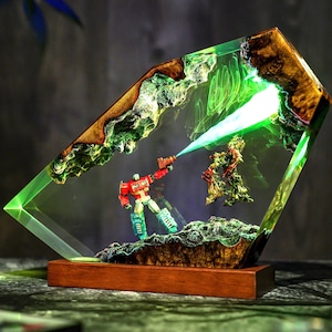 Lampa diorama Opti.mus Titan kontra Omega Destroyer: Ręcznie robiona żywiczna sztuka, prezent na Halloween, prezent dla dzieci, figurka robota, lampa stołowa