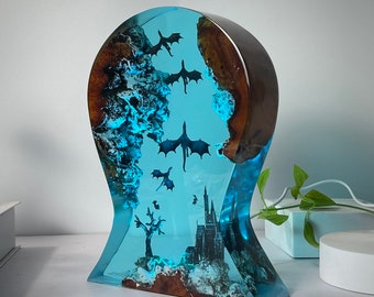 Luce notturna in resina Dragon Castle: supporto per cuffie fatto a mano (8,5" x 5,5")