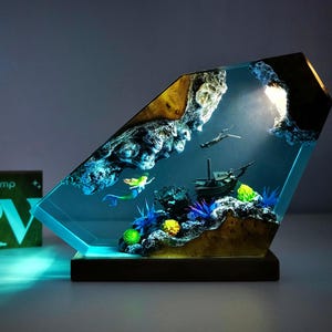 Luz de noche de sirena hecha a mano, luz de noche de madera de resina epoxi con forma de sirenita y humano, madera rústica de resina epoxi, decoración del hogar, regalo de San Valentín