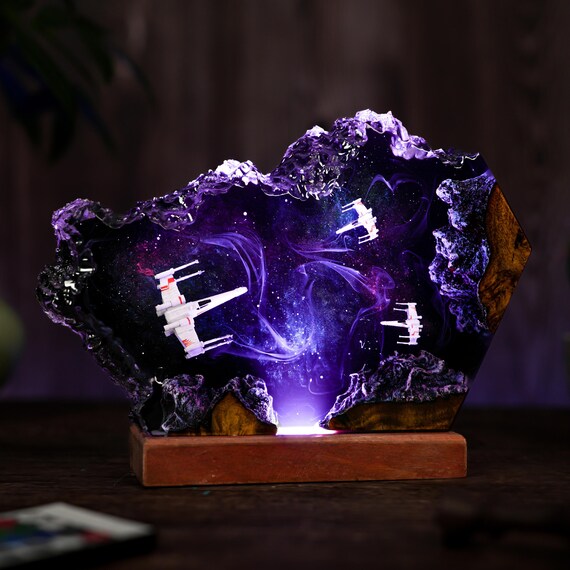 ジオラマ宇宙ランプ：手作りエポキシ樹脂宇宙飛行士ナイトライト