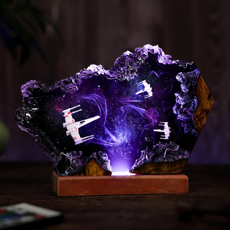 Diorama Weltraum Lampe: Handgefertigtes Epoxidharz Astronauten Nachtlicht Bild 7