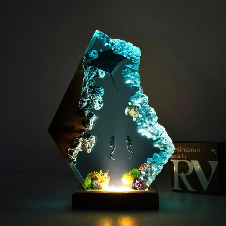 Lámpara de resina epoxi con forma de océano, luz nocturna con forma de mantarraya y buzo, regalo navideño único para él, lámpara de escritorio, regalo oceánico.