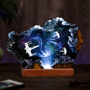 Diorama Space Lamp: Handmade Epoxy Resin Astronaut Night Light