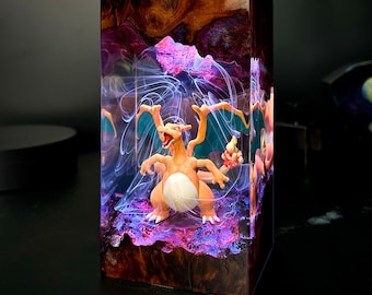 Lampada in legno di resina CHARIZARD personalizzata, regalo di Natale, Diorama personalizzato per regali Pokemon, luce notturna epossidica in resina, regalo Diorama personalizzato