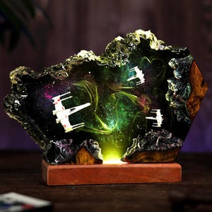 Diorama Weltraum Lampe: Handgefertigtes Epoxidharz Astronauten Nachtlicht