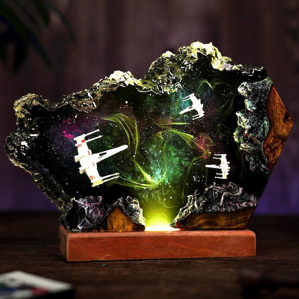 Diorama Space Lamp: Handmade Epoxy Resin Astronaut Night Light