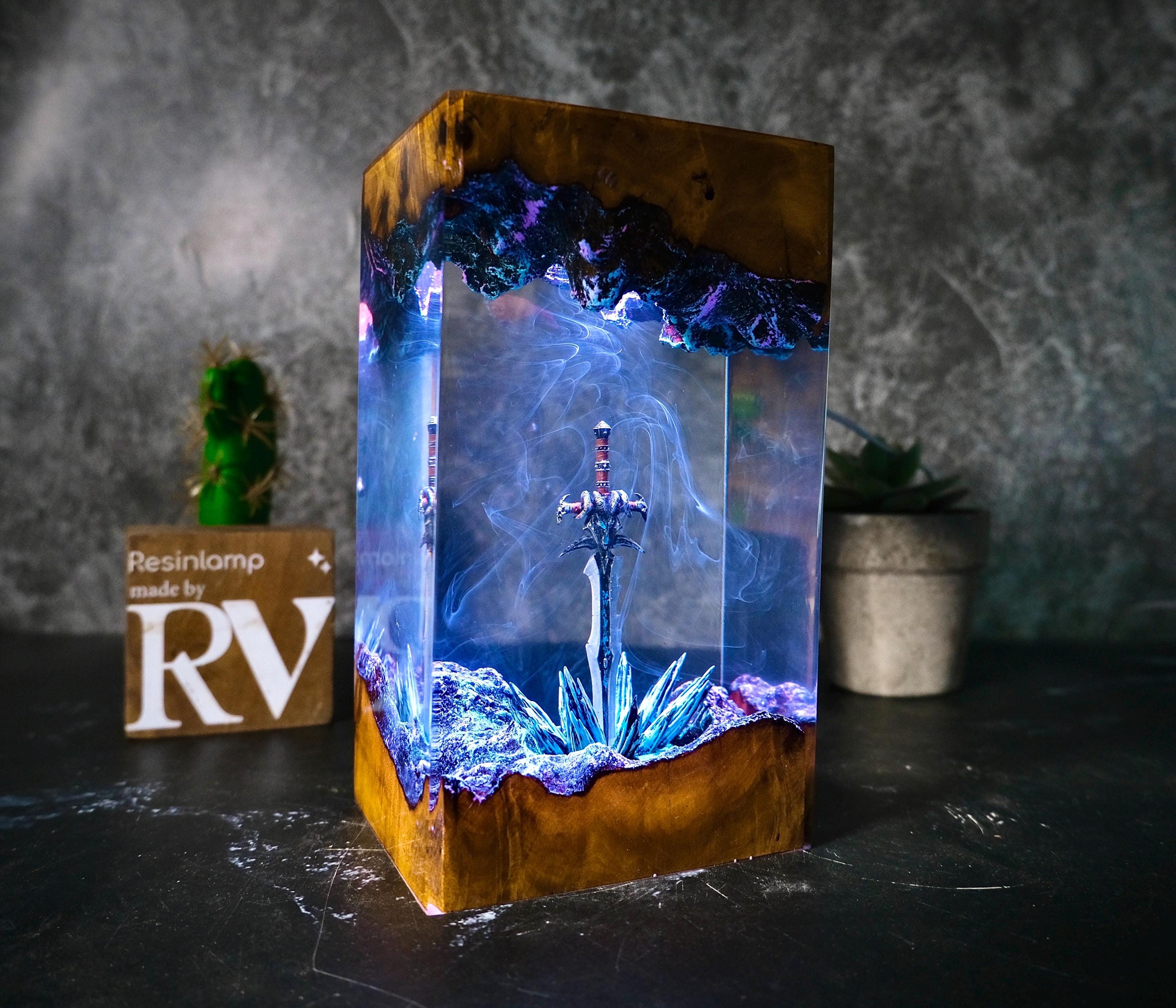 Handgefertigte Frostmourne Schwert Harz Holz Lampe - WotLK Lich King Waffe Dekor - Perfektes Geburtstagsgeschenk für Gamer, Weihnachtswinter Geschenke für Ihn