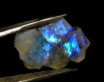 Genuine Raw Rainbow Moonstone frente plano áspero piedra preciosa azul piedra lunar trozo AKA labradorita blanca