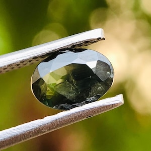 Teal Australian Sapphire Gemstone: Oval Faceted Parti Sapphire, 0.50 Cts