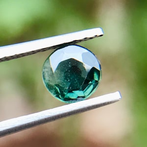 Round Natural Australian Sapphire Gemstone, Bi Color Sapphire Gemstone, Faceted Green Sapphire, Parti Sapphire Gems, 4.8x4.8x2.2mm, 0.55 ct
