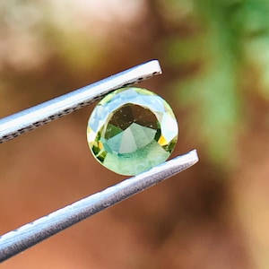 Round Natural Australian Sapphire Gemstone, Bi Color Sapphire Gemstone, Faceted Green Sapphire, Parti Sapphire Gems, 5x5x1.6mm , 0.40 ct
