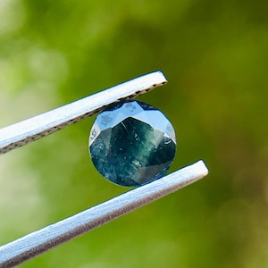 Round Natural Australian Sapphire Gemstone, Bi Color Sapphire Gemstone, Faceted Green Sapphire, Parti Sapphire Gems, 4.4x4.4x2.5mm , 0.40 ct