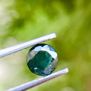 Round Natural Australian Sapphire Gemstone, Bi Color Sapphire Gemstone, Faceted Green Sapphire, Parti Sapphire Gems, 4.9x4.9x2.2mm , 0.55 ct