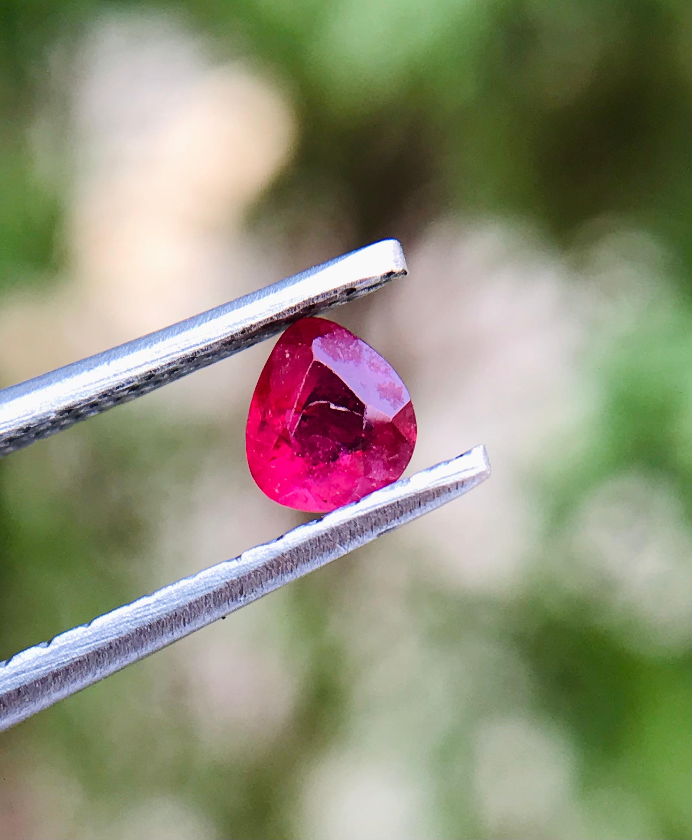 Rubis Naturel Non Traité 0.44 Carats - Couleur "sang De Pigeon" - Coupe Marquise - Clarté SI1 - Neuf Sans Boîte