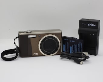 Vintage Chic Ricoh R10 Digital Camera Perfectly Imperfect for the Artistic Soul Compact Digicam Travel Pack Starter Kit