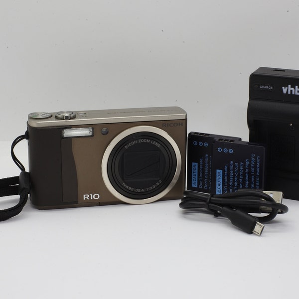Vintage Chic Ricoh R10 Digital Camera Perfectly Imperfect for the Artistic Soul Compact Digicam Travel Pack Starter Kit