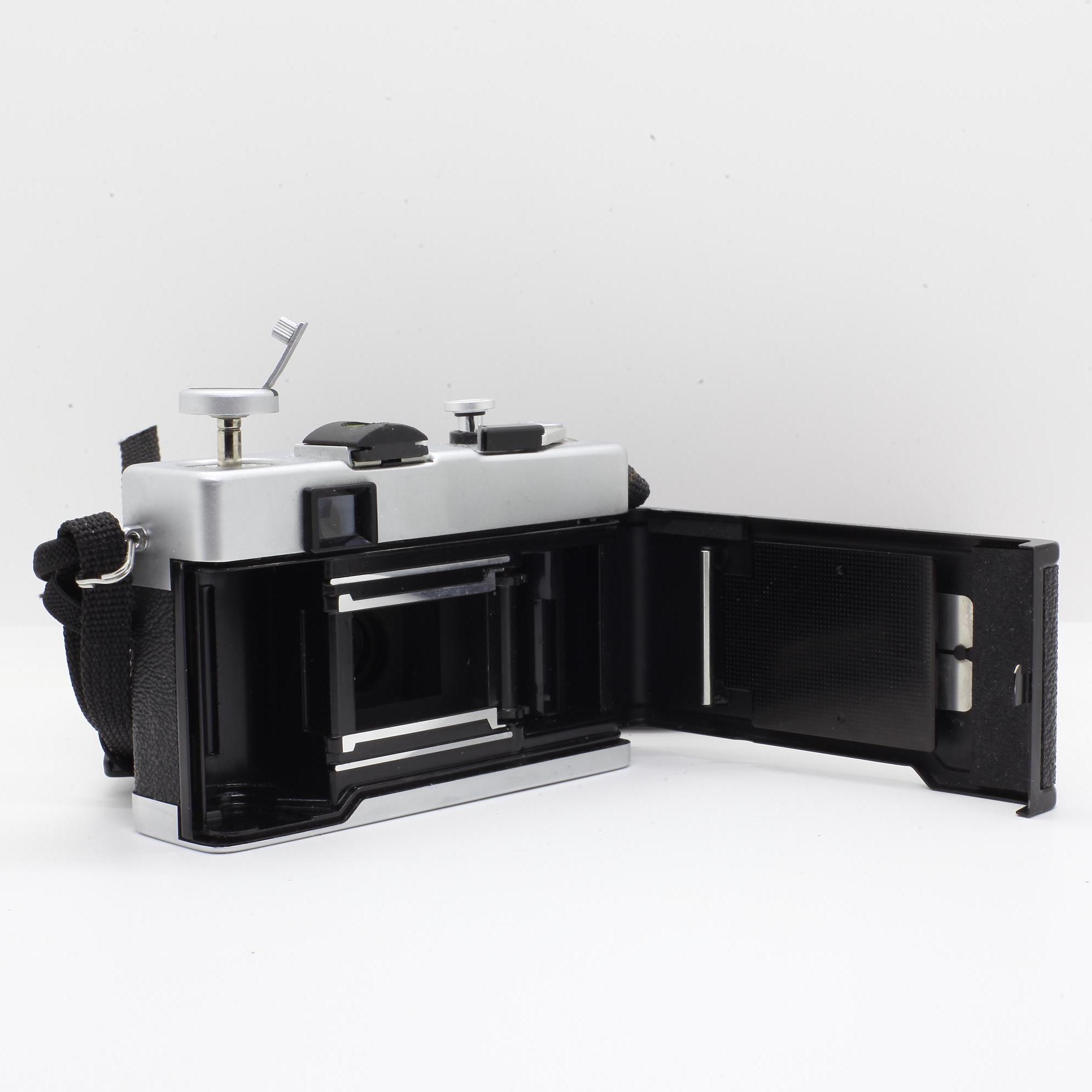 Revuenon 38 mm f/2.8 レンズを搭載した Revue 400 L – フィルム写真