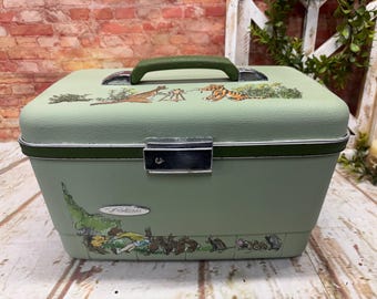 Vintage hard shell train case hand-painted with classic Winnie the Pooh.  Fast FREE SHIPPING