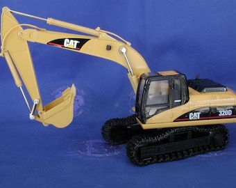 Koparka Caterpillar 320D w skali 1:40, odlew ciśnieniowy firmy Goodswave z Japonii