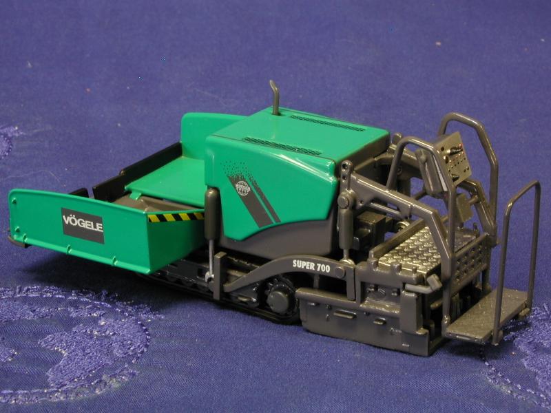 ミニカー NZG 1/50 VOGELE SUPER 100H ROAD PAVER ミニカー NZG 1/50