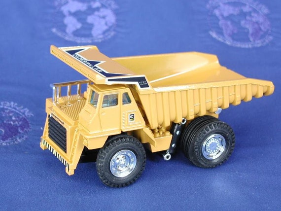 キャタピラー 777 鉱山用ダンプトラック 1:90 スケール ダイキャスト製