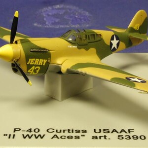 CDC Armour P-40 Curtiss  US Air Force WW2 Aces 1:100 scale diecast by Franklin Mint