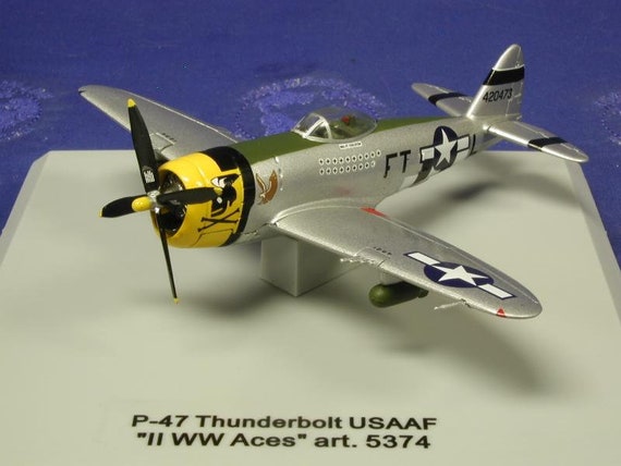 CDC Armour P-47 Thunderbolt US Air Force WW2 1:100 Scale