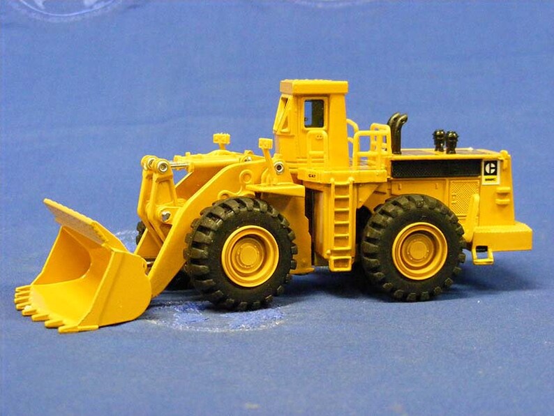 Caterpillar 992C Wheel Loader in 1:75 Scale Diecast by Goodswave of ...